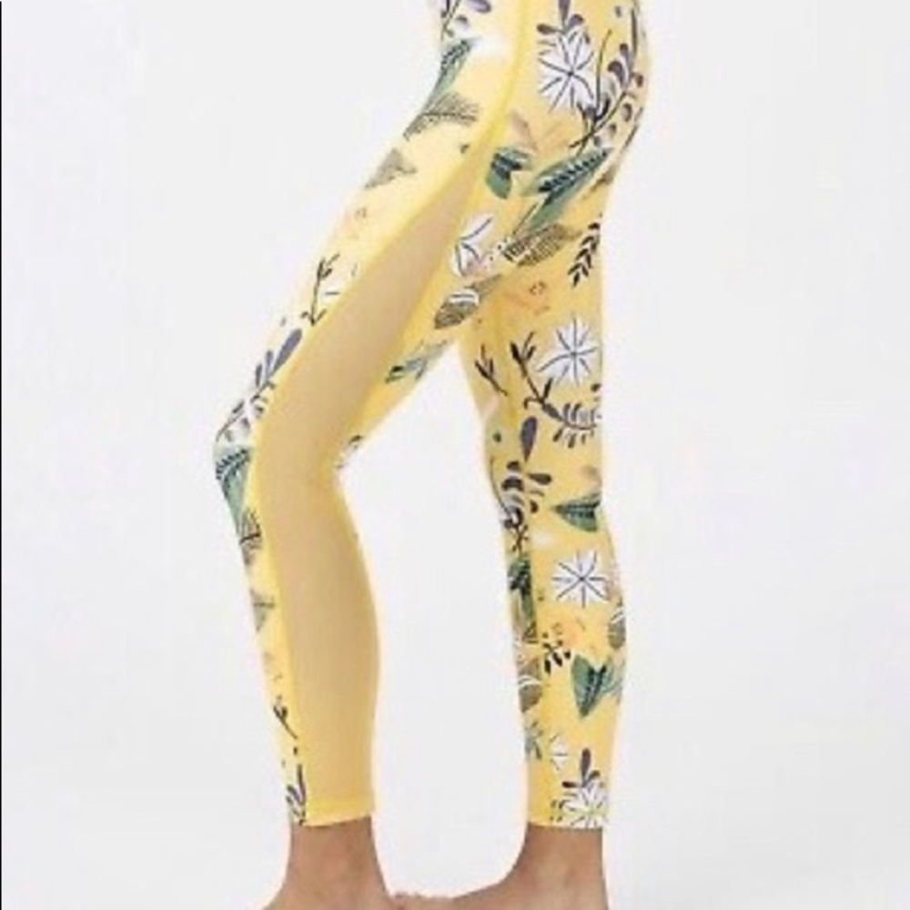 ☀️🌞🏃‍♀️🌼Zyia Floral Reflective Light and Tight Leggings